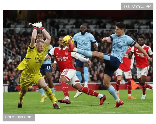 桑德兰条纹传奇闪耀赛场，球迷热情点燃辉煌时刻