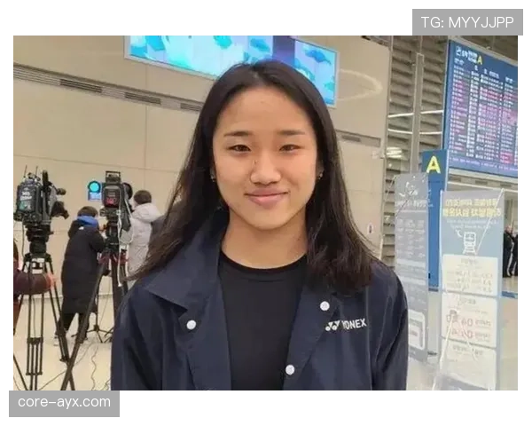 安洗莹一手拿冠军奖杯，一手点外卖，谁能想到她的衣橱竟然比明星还难买到！